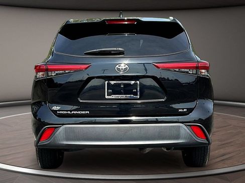 Used 2022 Toyota Highlander XLE FWD image 6