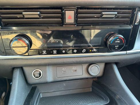 Used 2023 Nissan Rogue SV image 18