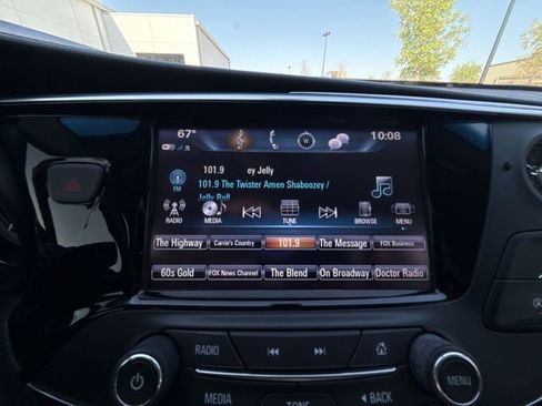 Used 2019 Buick Envision Essence FWD image 16