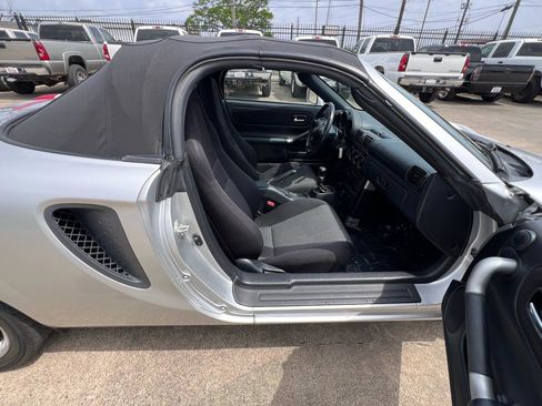 Used 2002 Toyota MR2 RWD image 35