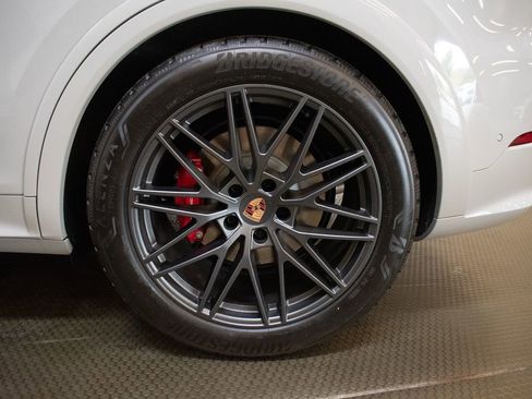 New 2026 Porsche Cayenne GTS image 14