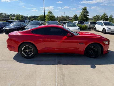 Used 2017 Ford Mustang GT w/ GT Performance Package RWD image 4