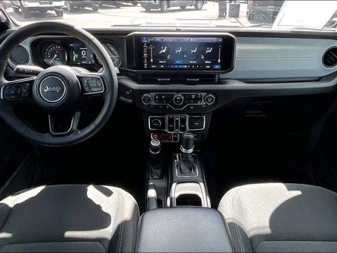Used 2024 Jeep Wrangler Unlimited AWD/4WD image 15