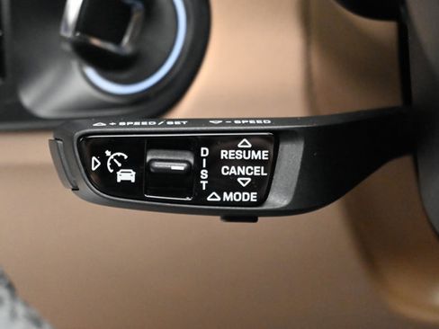 Used 2019 Porsche Cayenne Turbo w/ Premium Plus Package image 73