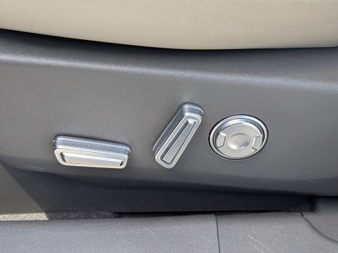 Used 2025 Lincoln Nautilus Premier AWD/4WD image 21