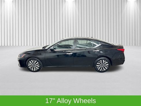 Used 2024 Nissan Altima 2.5 SV FWD image 11