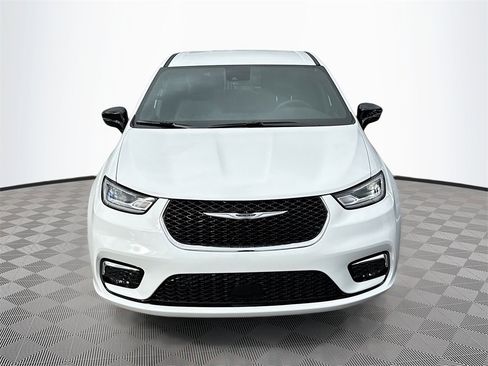 New 2026 Chrysler Pacifica Select image 2