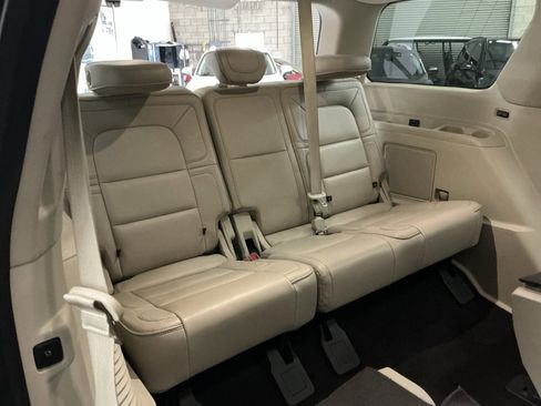 Used 2018 Lincoln Navigator Select w/ Technology Package image 17