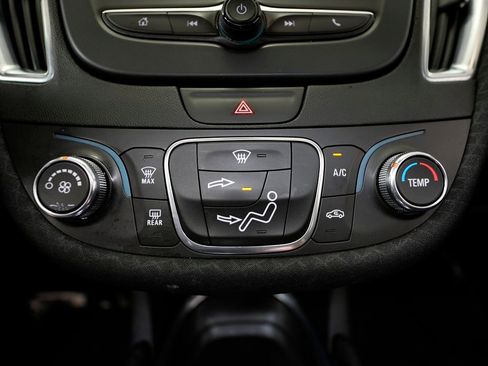 Used 2018 Chevrolet Malibu LT image 39