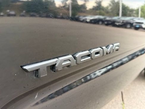 Used 2021 Toyota Tacoma TRD Off-Road w/ Technology Package AWD/4WD image 13
