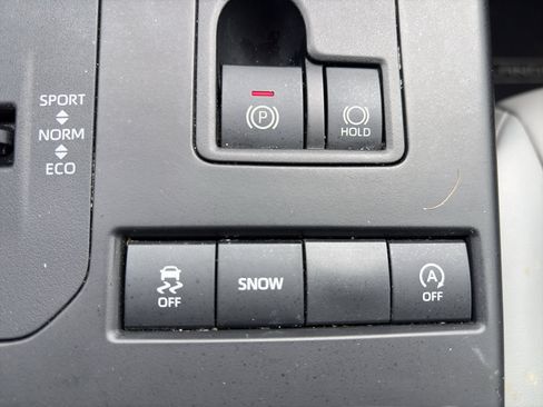 Used 2020 Toyota Highlander XLE FWD image 28