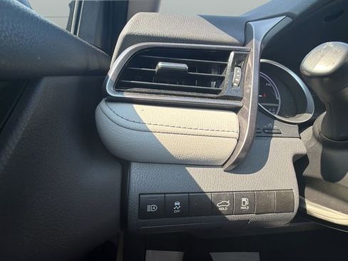 Used 2021 Toyota Camry XLE FWD image 18