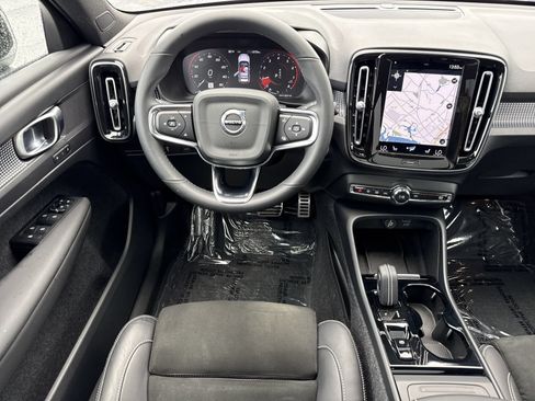 Used 2022 Volvo XC40 T5 R-Design w/ Advanced Package AWD/4WD image 12
