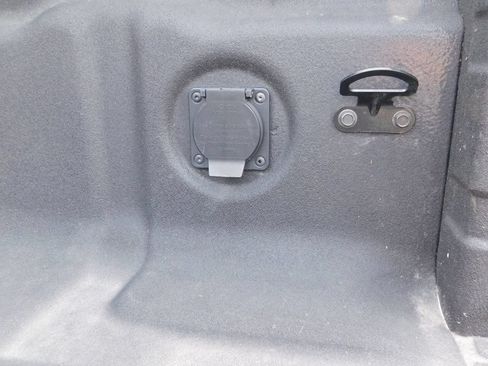 Used 2024 Nissan Frontier SV w/ Hardbody Edition AWD/4WD image 14