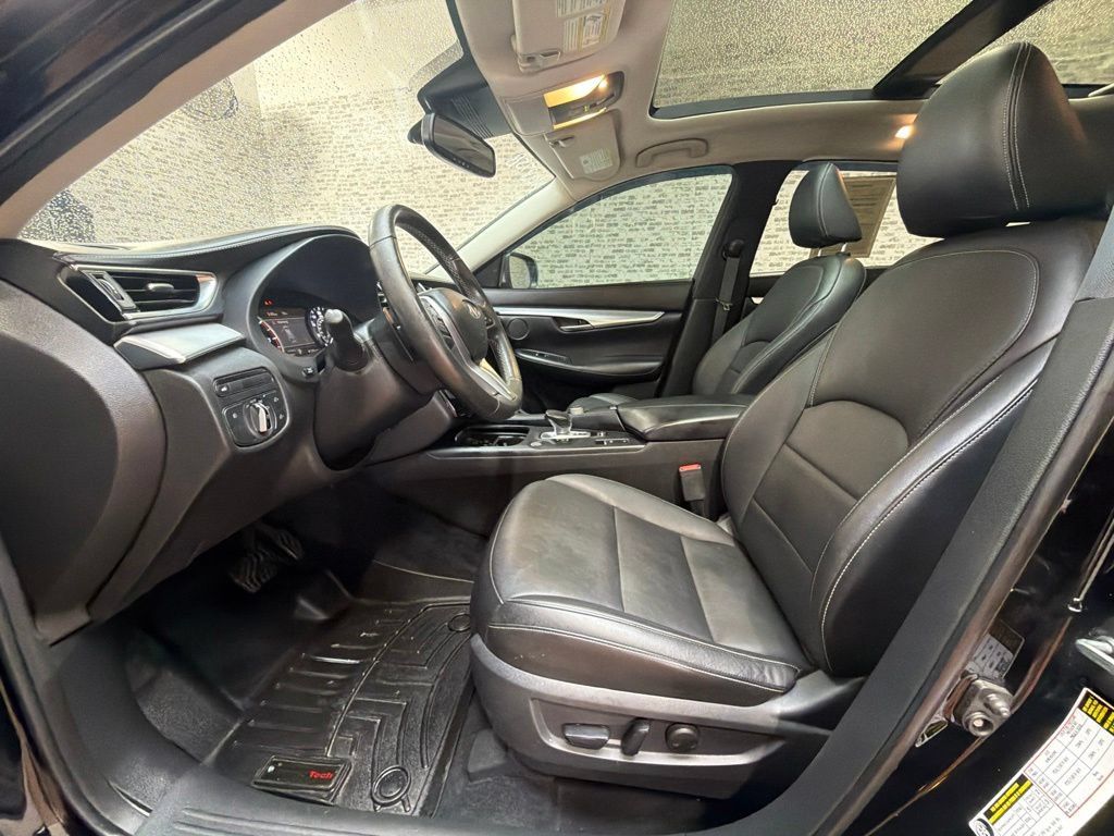 Used 2019 INFINITI QX50 Luxe w/ Navigation Package AWD/4WD image 24