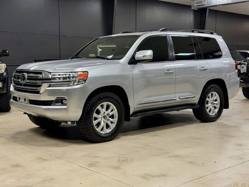 Used 2017 Toyota Land Cruiser AWD/4WD image 1
