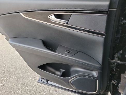 Certified 2022 Lincoln Nautilus FWD w/ Premium Package image 14