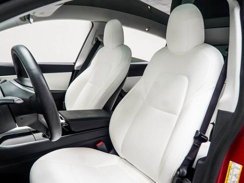 Used 2021 Tesla Model Y Long Range image 31