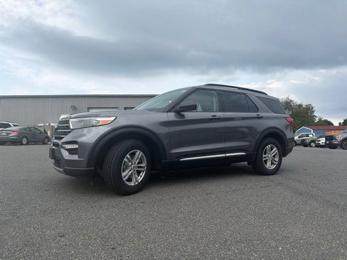 Used 2023 Ford Explorer XLT w/ Equipment Group 202A AWD/4WD image 3