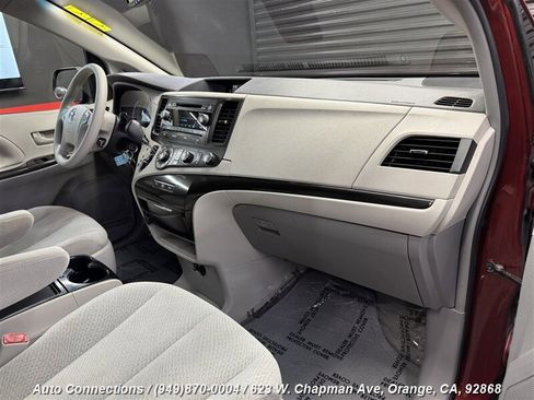 Used 2012 Toyota Sienna LE image 12