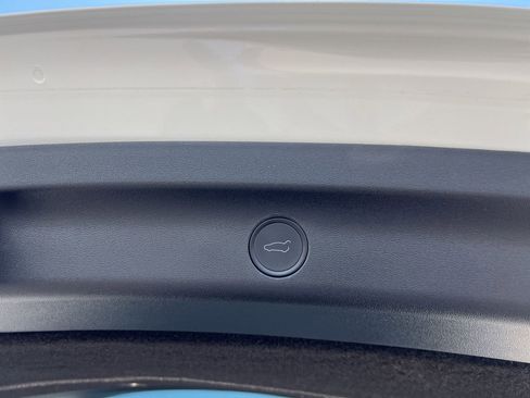 Used 2021 Tesla Model Y Long Range image 17