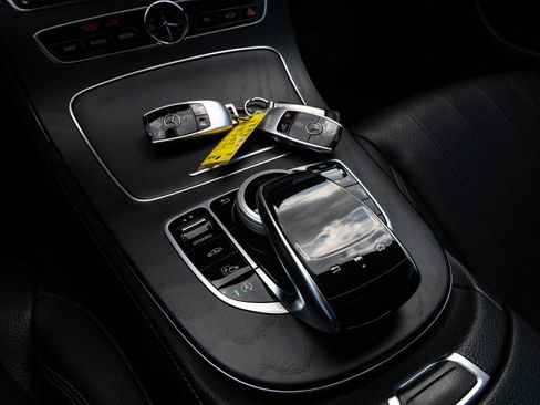 Used 2019 Mercedes-Benz E 300 4MATIC image 24