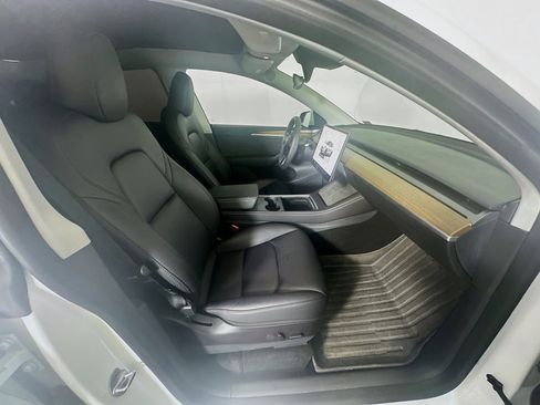 Used 2023 Tesla Model Y Long Range image 33