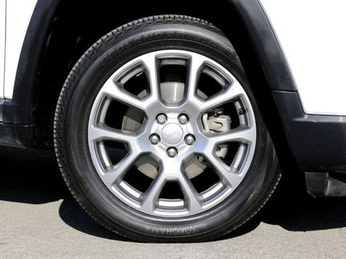 Used 2022 Jeep Compass Latitude AWD/4WD image 2