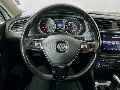 Used 2018 Volkswagen Tiguan SE w/ Front Fog Lights Package FWD image 17