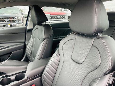 Used 2025 Hyundai Elantra Limited FWD image 10