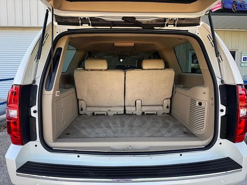 Used 2010 Chevrolet Suburban LTZ RWD image 23