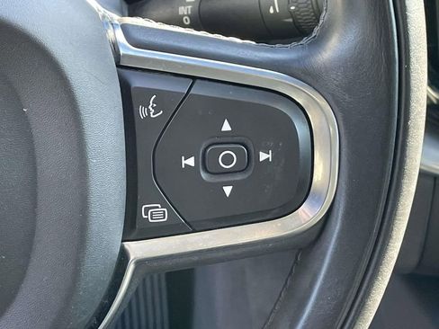 Used 2019 Volvo XC60 T5 Momentum w/ Protection Package image 21