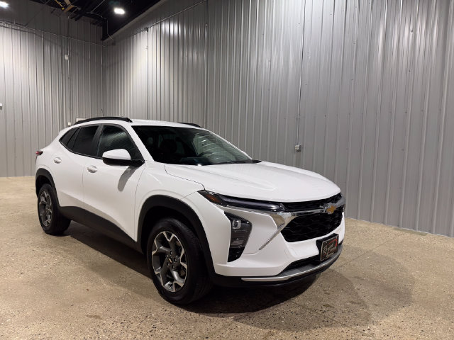 Used 2025 Chevrolet Trax LT w/ LT Convenience Package FWD image 4
