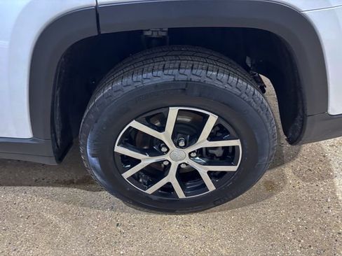 Used 2024 Jeep Grand Cherokee L Limited w/ Luxury Tech Group II image 32