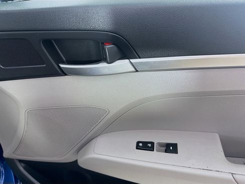 Used 2019 Hyundai Elantra SE image 30