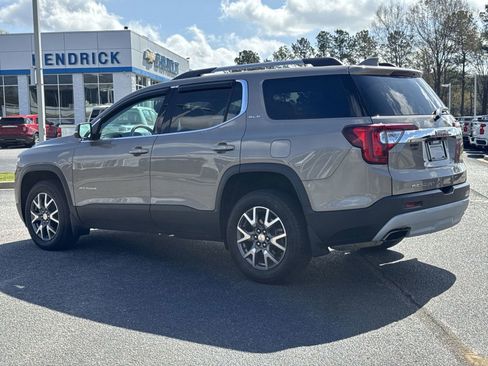 Used 2022 GMC Acadia SLE w/ Driver Convenience Package image 8