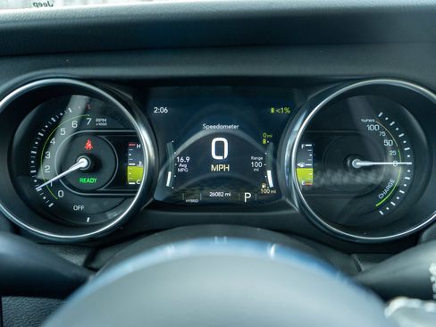 Used 2022 Jeep Wrangler Unlimited Sahara w/ Cold Weather Group image 11