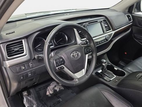 Used 2015 Toyota Highlander Limited image 16