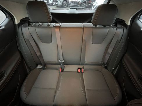 Used 2025 Buick Encore GX Preferred image 38