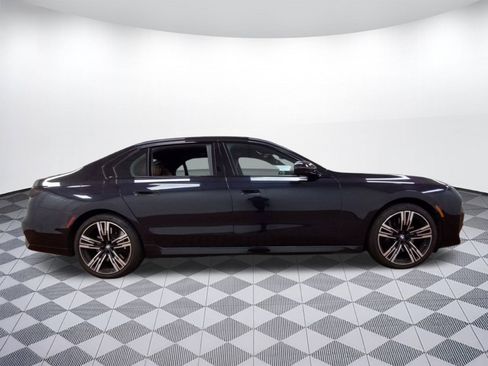 Certified 2023 BMW 760i xDrive w/ Luxury Rear Seating Package image 7