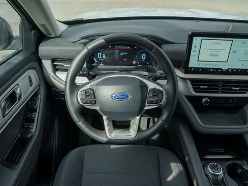 Certified 2025 Ford Explorer Active RWD image 27