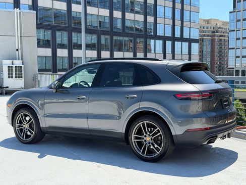 Certified 2023 Porsche Cayenne AWD/4WD image 3