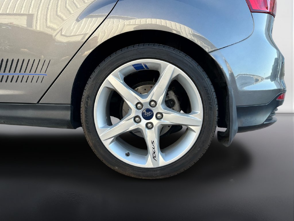 Used 2013 Ford Focus Titanium w/ Titanium Handling Pkg FWD image 9