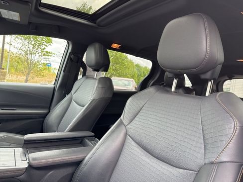 Used 2022 Toyota Sienna XLE Woodland Edition AWD/4WD image 9