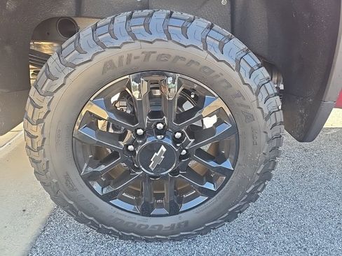 Used 2025 Chevrolet Silverado 2500 LTZ w/ LTZ Plus Package image 35