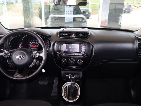 Used 2018 Kia Soul FWD image 31