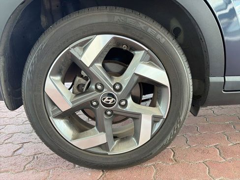 Certified 2024 Hyundai Venue Limited FWD image 16