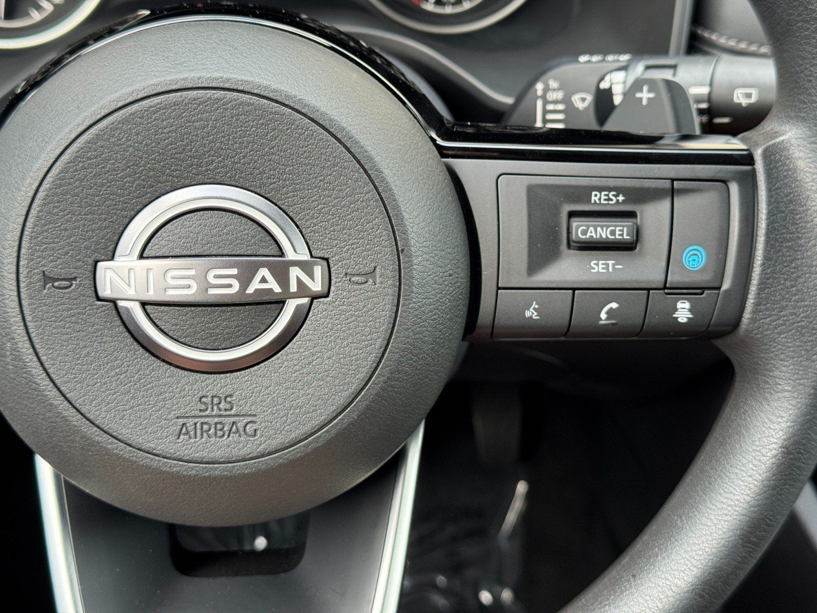 Used 2023 Nissan Rogue SV FWD image 19
