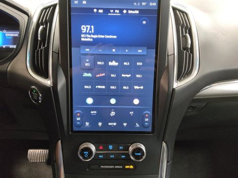 Used 2024 Ford Edge Titanium image 25