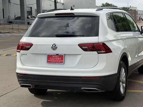 Used 2019 Volkswagen Tiguan SE w/ Panoramic Sunroof Package image 6